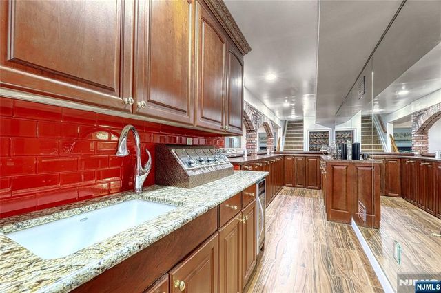 91 Chestnut Ridge Road, Saddle River, NJ 07458