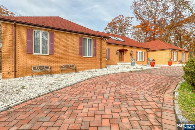 91 Chestnut Ridge Road, Saddle River, NJ 07458