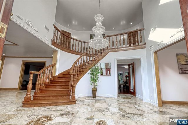 91 Chestnut Ridge Road, Saddle River, NJ 07458