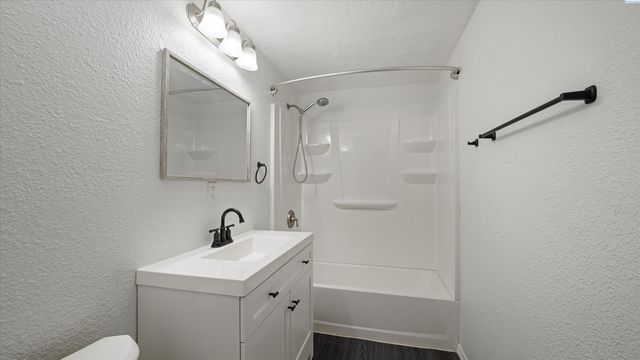 1922 Highland Dr, Prosser, WA 99350