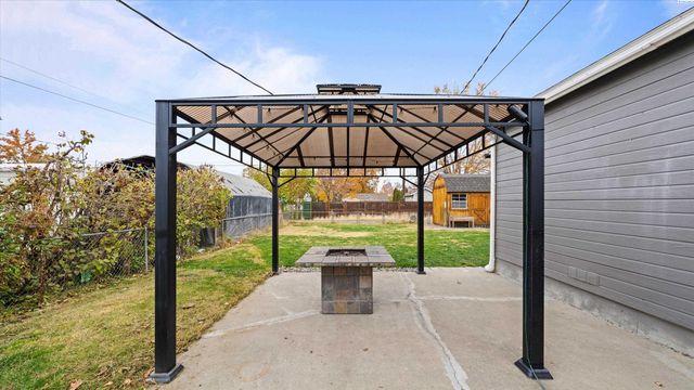 1922 Highland Dr, Prosser, WA 99350