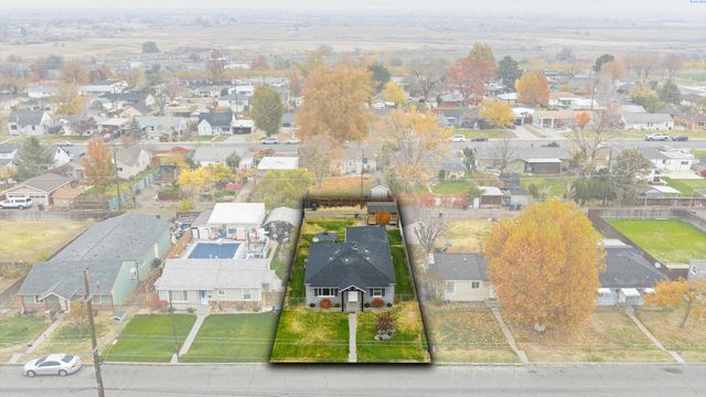 1922 Highland Dr, Prosser, WA 99350