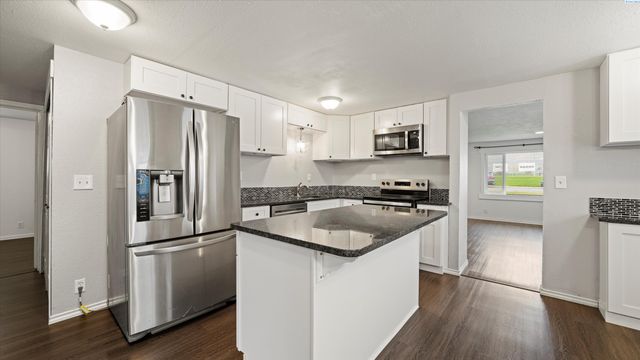 1922 Highland Dr, Prosser, WA 99350