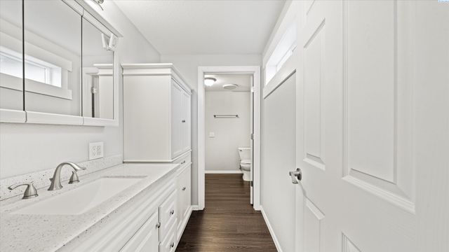 1922 Highland Dr, Prosser, WA 99350