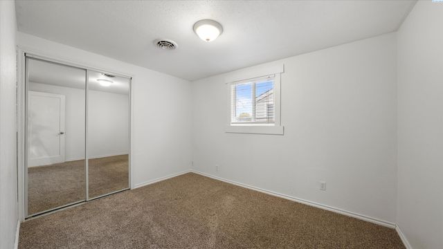 1922 Highland Dr, Prosser, WA 99350