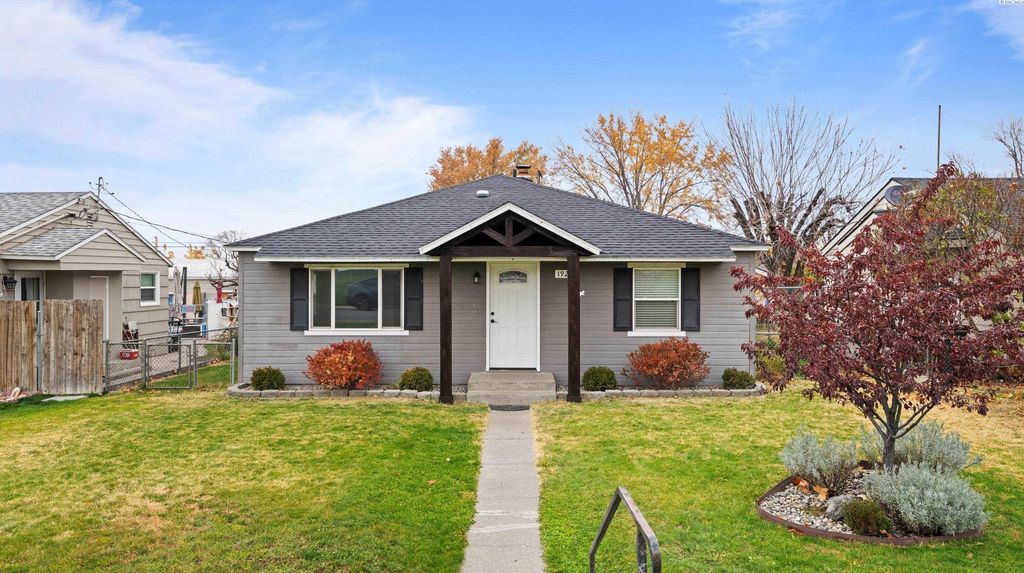1922 Highland Dr, Prosser, WA 99350