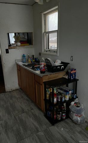 15709 FAIRMOUNT Drive, Detroit, MI 48205