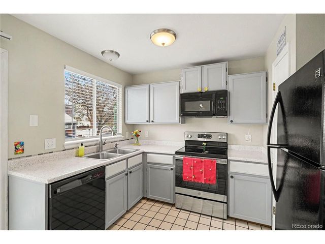 828 Summer Dr, Highlands Ranch, CO 80126