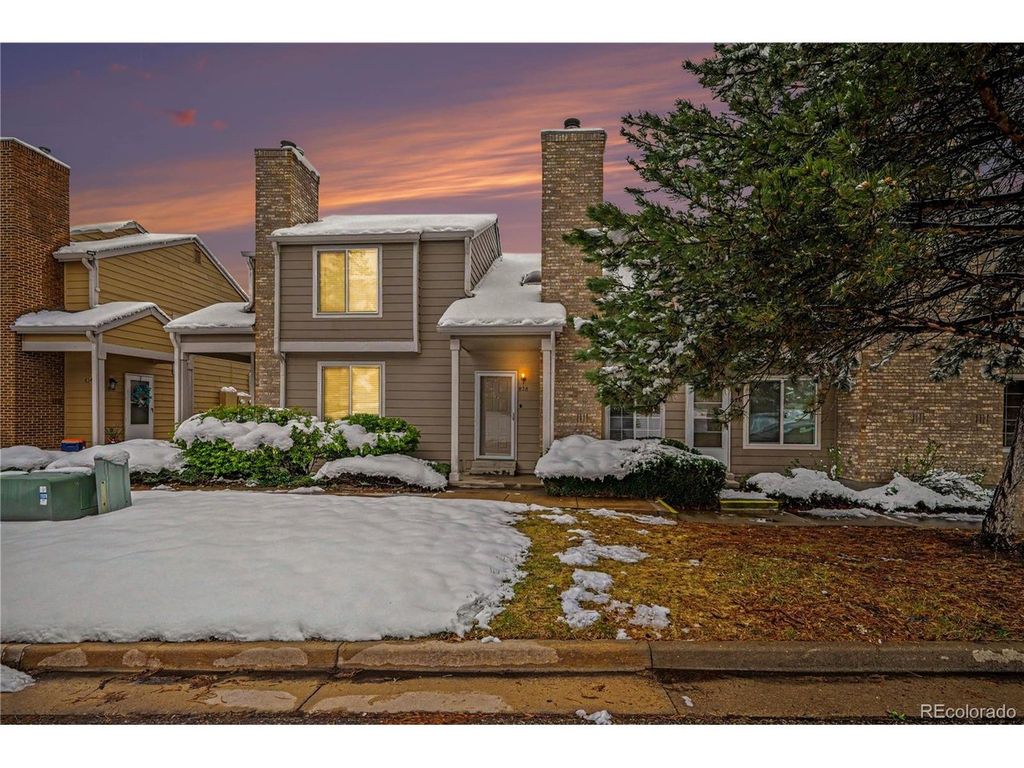 828 Summer Dr, Highlands Ranch, CO 80126