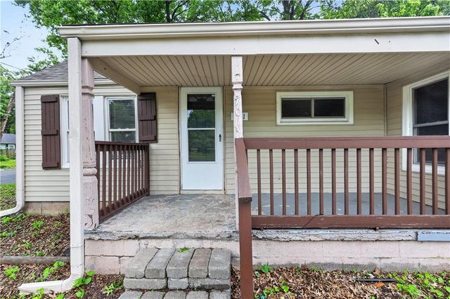 701 W Jones Street, Independence, MO 64052