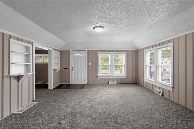 701 W Jones Street, Independence, MO 64052