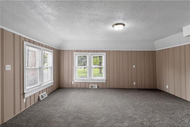 701 W Jones Street, Independence, MO 64052