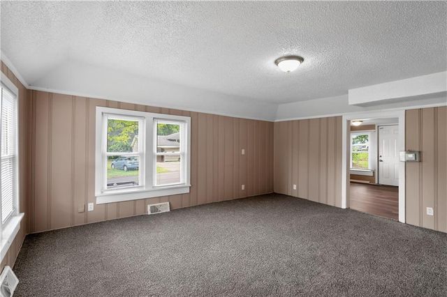 701 W Jones Street, Independence, MO 64052
