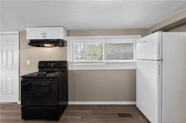 701 W Jones Street, Independence, MO 64052