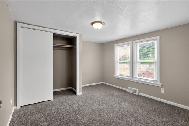 701 W Jones Street, Independence, MO 64052