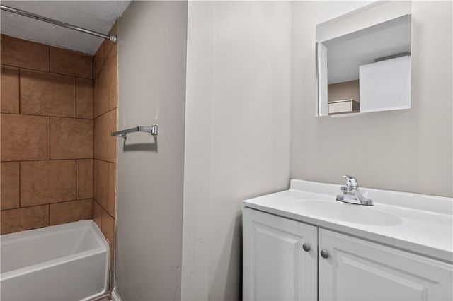 701 W Jones Street, Independence, MO 64052