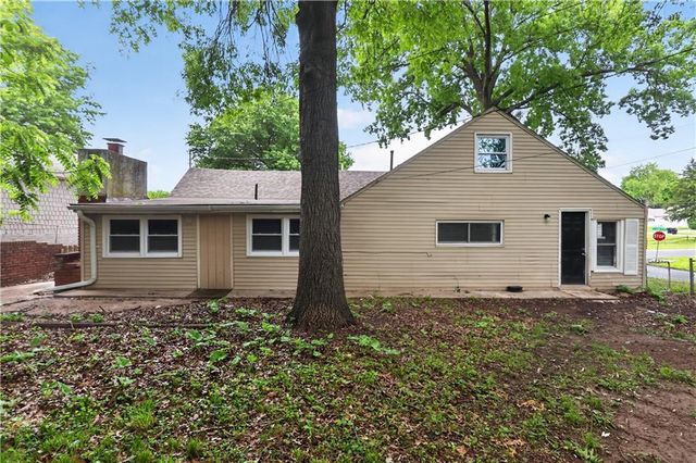 701 W Jones Street, Independence, MO 64052