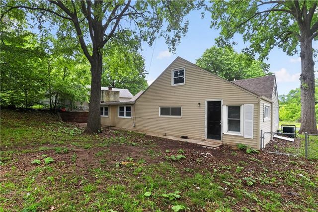 701 W Jones Street, Independence, MO 64052