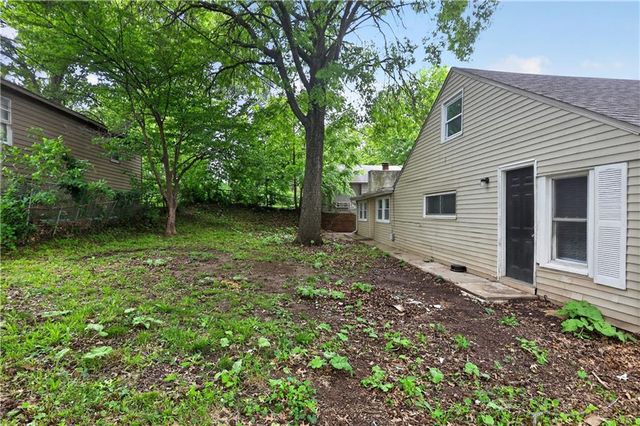 701 W Jones Street, Independence, MO 64052