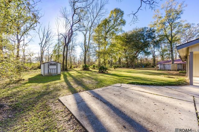 10453 Shadowlake Dr, Geismar, LA 70734