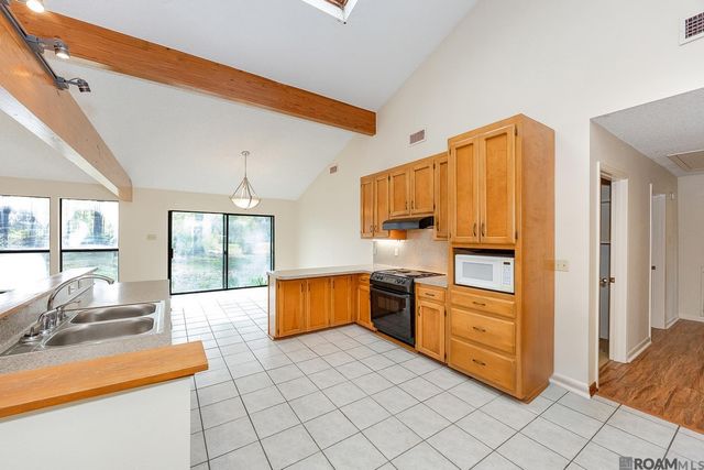 10453 Shadowlake Dr, Geismar, LA 70734