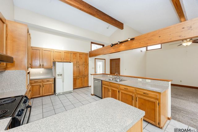 10453 Shadowlake Dr, Geismar, LA 70734