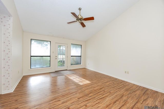 10453 Shadowlake Dr, Geismar, LA 70734