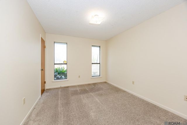 10453 Shadowlake Dr, Geismar, LA 70734