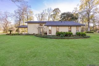 10453 Shadowlake Dr, Geismar, LA 70734