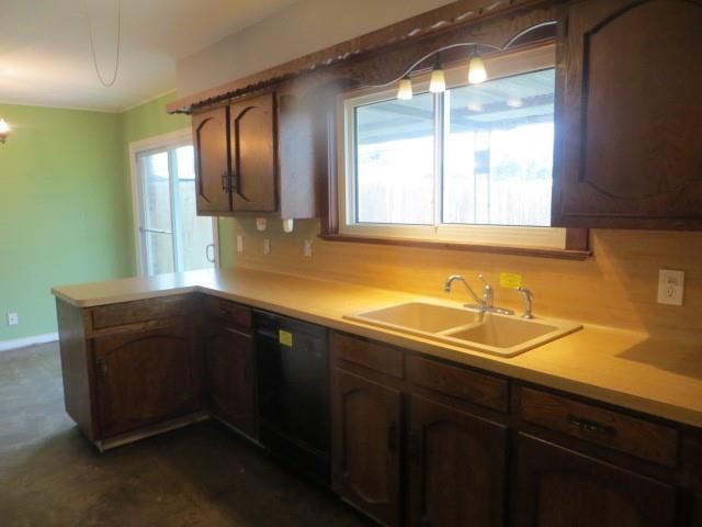 1602 Bellaire Boulevard, Alvin, TX 77511