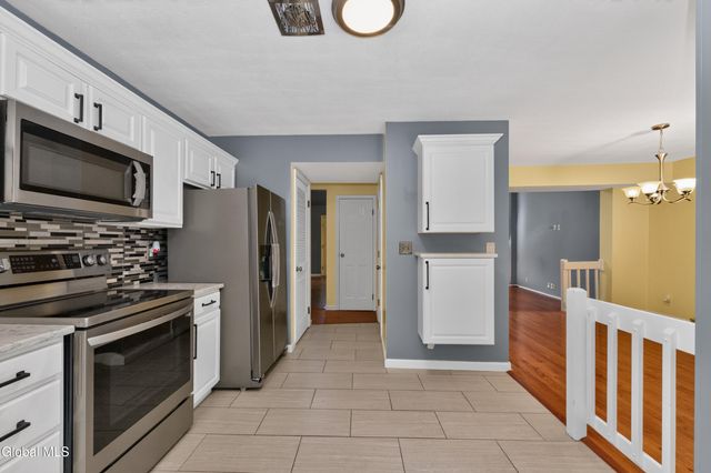 15 Arbor Lane, Clifton Park, NY 12065
