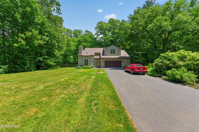15 Arbor Lane, Clifton Park, NY 12065