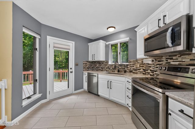 15 Arbor Lane, Clifton Park, NY 12065