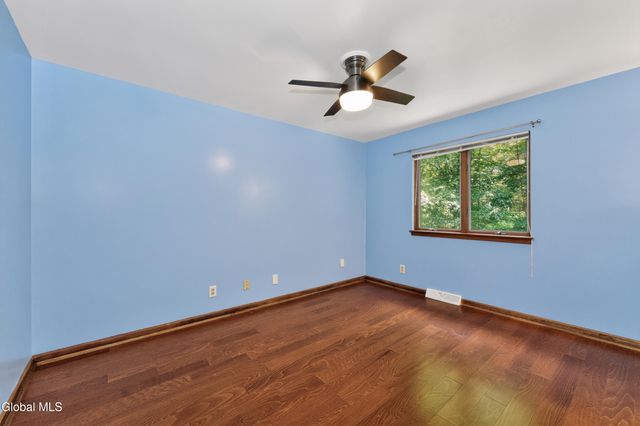 15 Arbor Lane, Clifton Park, NY 12065