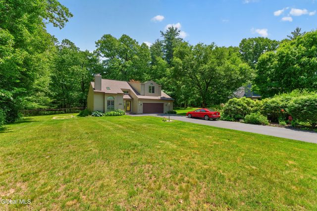 15 Arbor Lane, Clifton Park, NY 12065