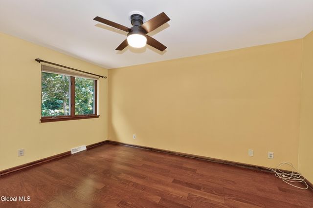 15 Arbor Lane, Clifton Park, NY 12065