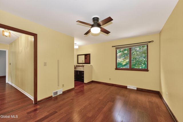 15 Arbor Lane, Clifton Park, NY 12065