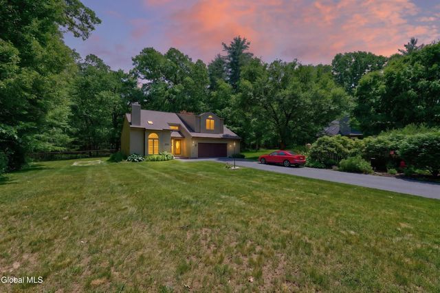 15 Arbor Lane, Clifton Park, NY 12065