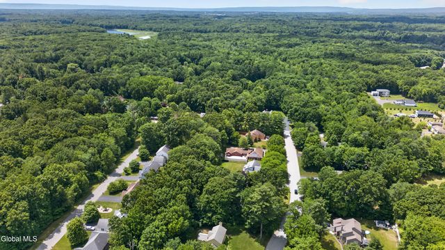 15 Arbor Lane, Clifton Park, NY 12065