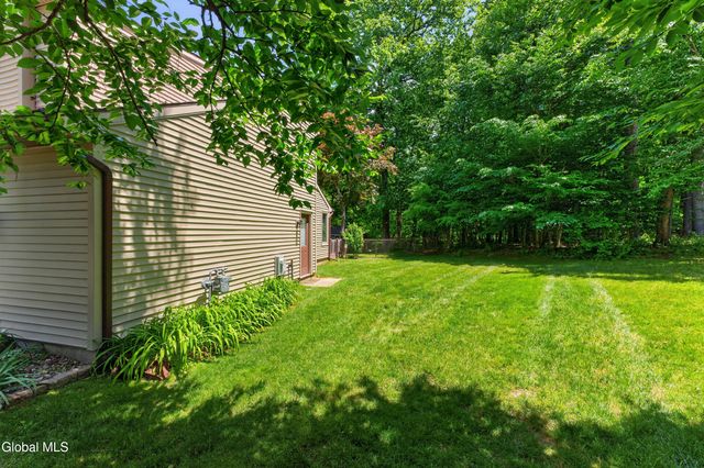 15 Arbor Lane, Clifton Park, NY 12065