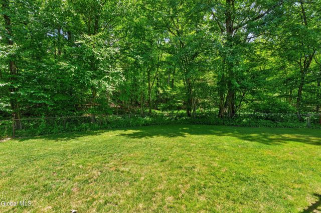 15 Arbor Lane, Clifton Park, NY 12065