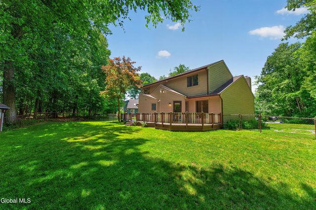 15 Arbor Lane, Clifton Park, NY 12065