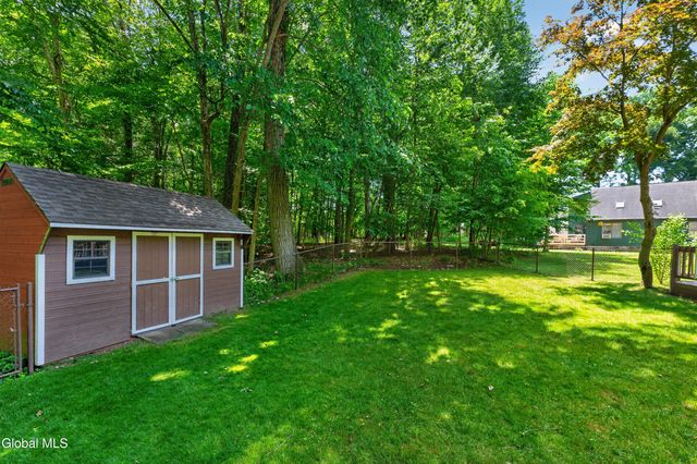 15 Arbor Lane, Clifton Park, NY 12065