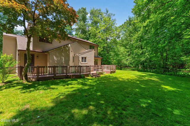 15 Arbor Lane, Clifton Park, NY 12065