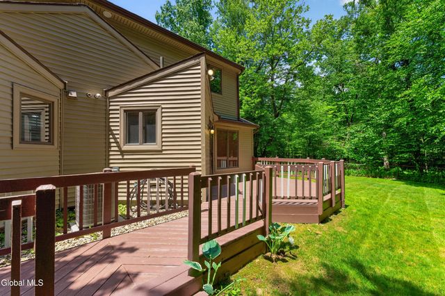 15 Arbor Lane, Clifton Park, NY 12065