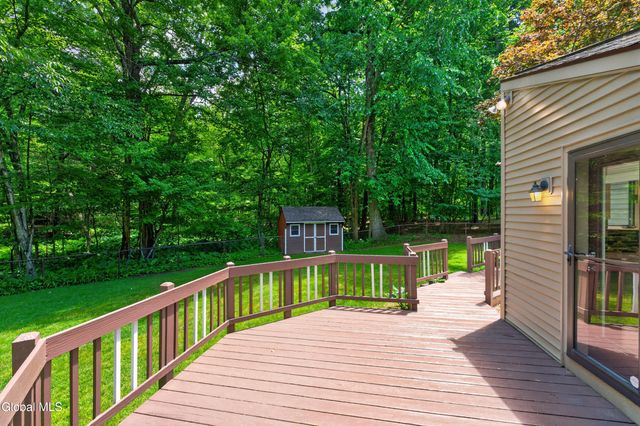 15 Arbor Lane, Clifton Park, NY 12065