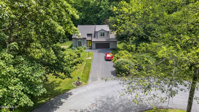 15 Arbor Lane, Clifton Park, NY 12065