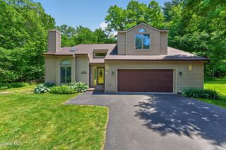 15 Arbor Lane, Clifton Park, NY 12065