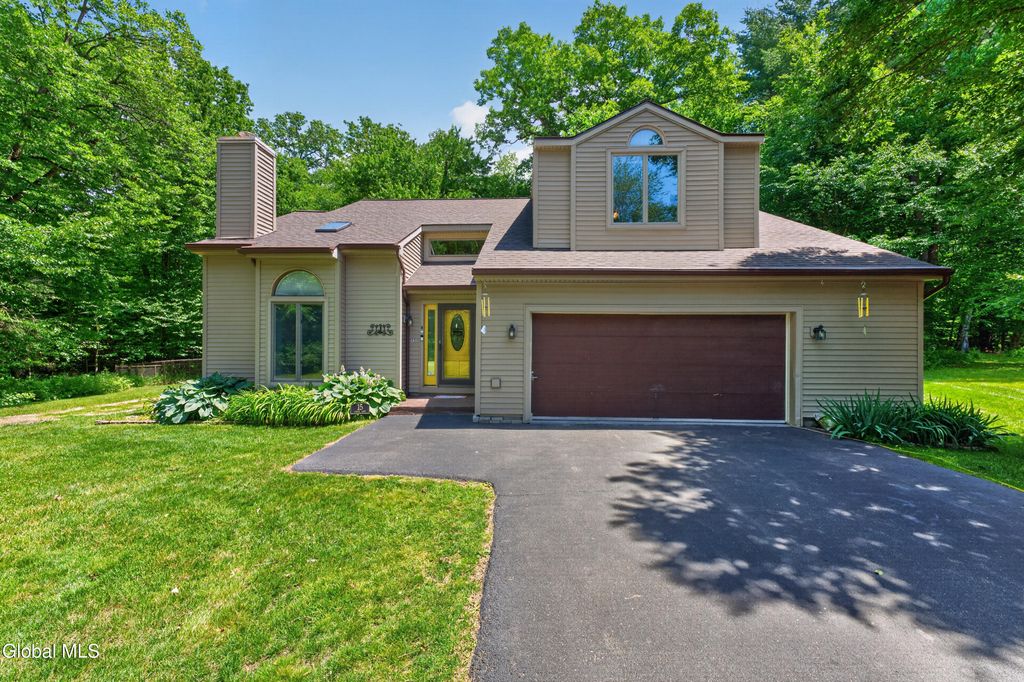 15 Arbor Lane, Clifton Park, NY 12065