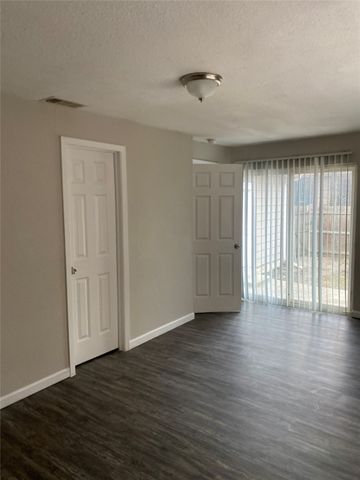 2405 Jennings Avenue, Dallas, TX 75216